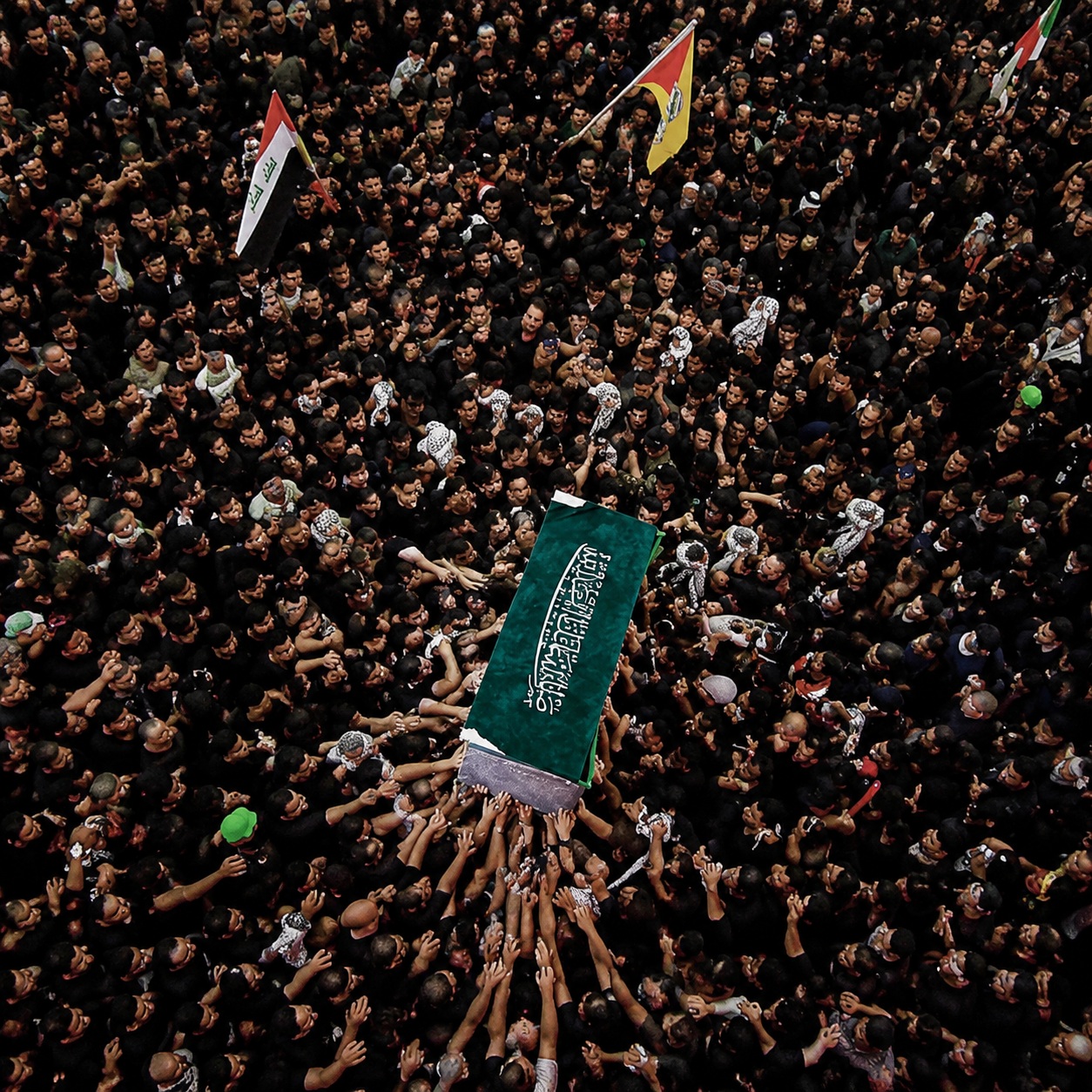 تحول از مرگ به امتداد؛ تبیین جایگاه معنایی حضور ملت در تشییع رهبر شهید انقلاب